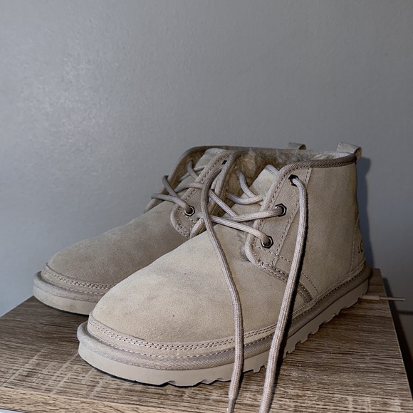 Tan ugg boots - Picture 2 of 6